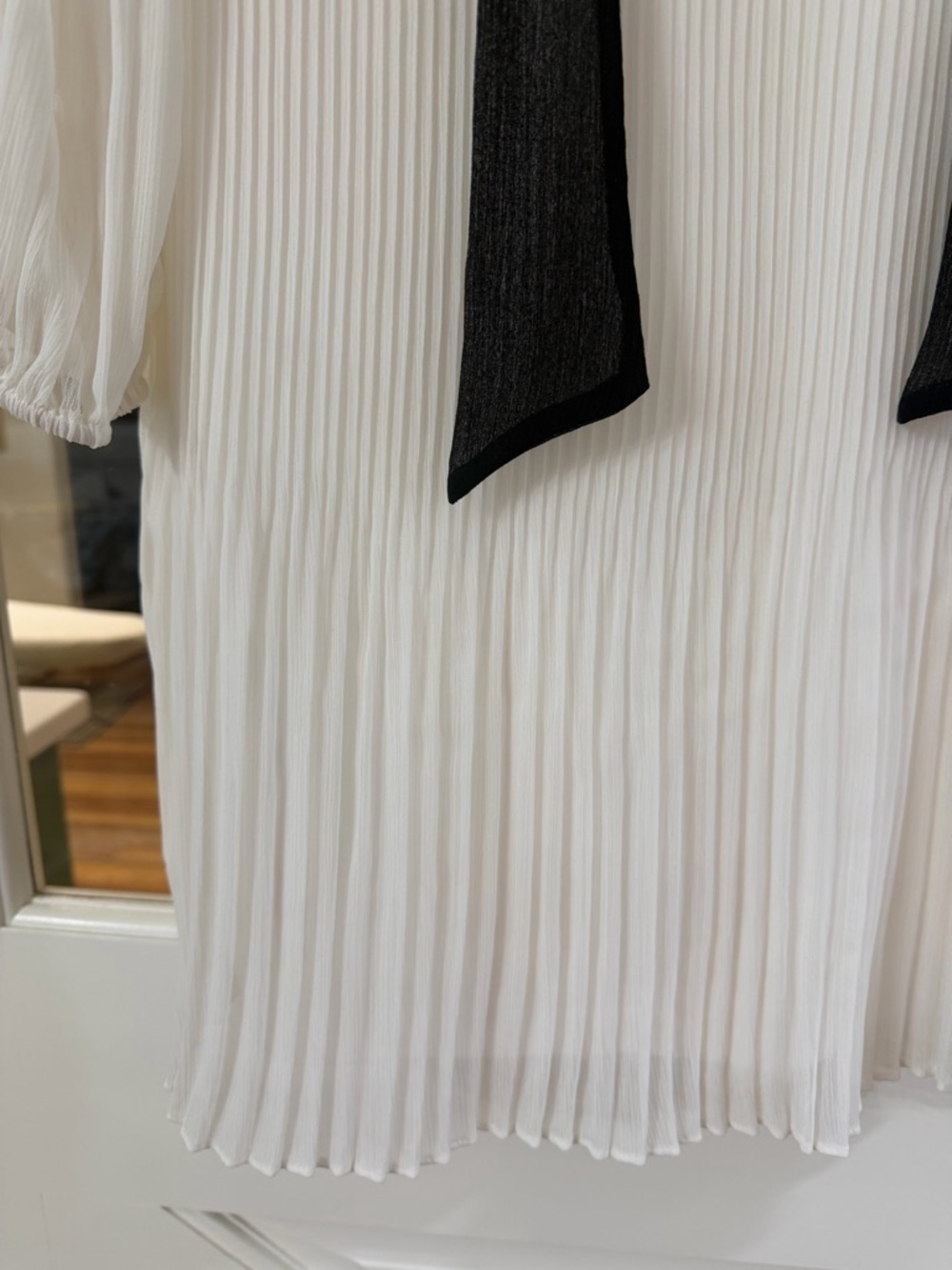DKNY trendy pleated dress - Picture 3 of 8